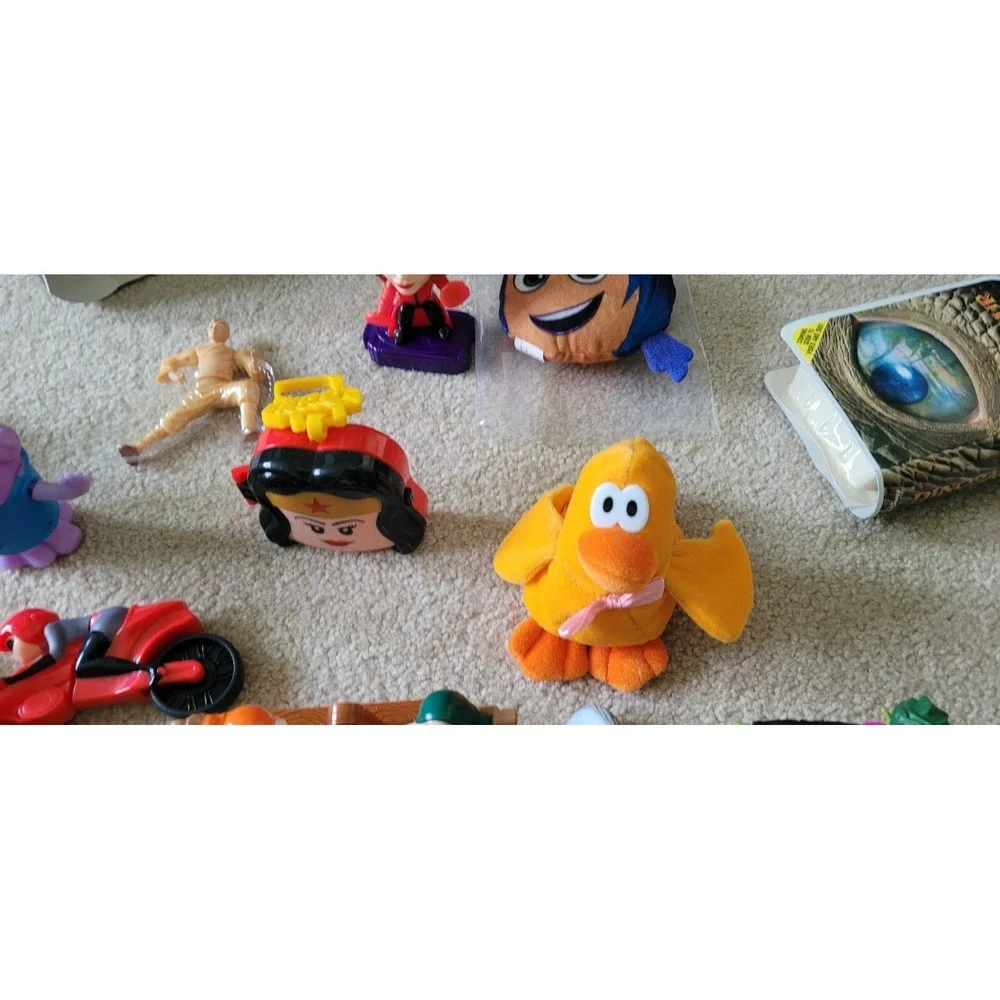 Huge Lot (92) of Vintage Mostly McDonalds Toys! Disney, & More‎